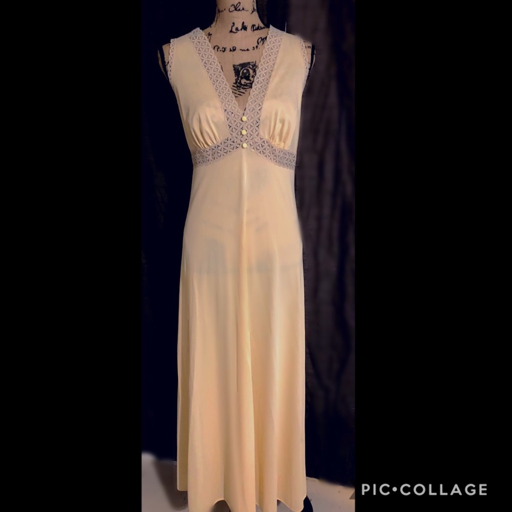 VINTAGE VANITY FAIR NIGHTGOWN